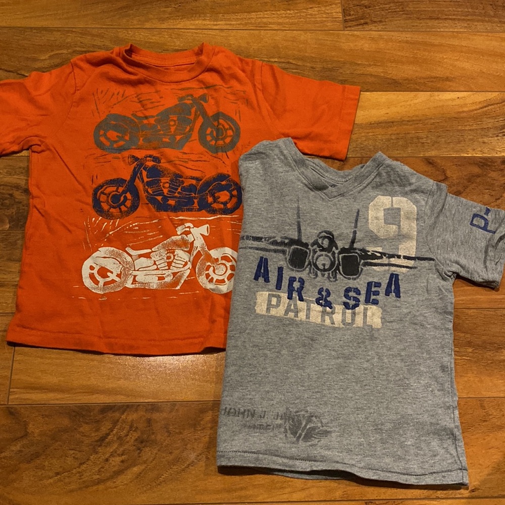 Boy’s Size 4 GAP 100% Cotton T-shirt Bundle of 2: Airplane & Motorcycles-EUC